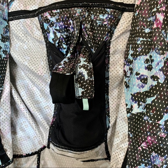 🦄RARE Lululemon Back Pack It Jacket -Floral Sport - Picture 16 of 16